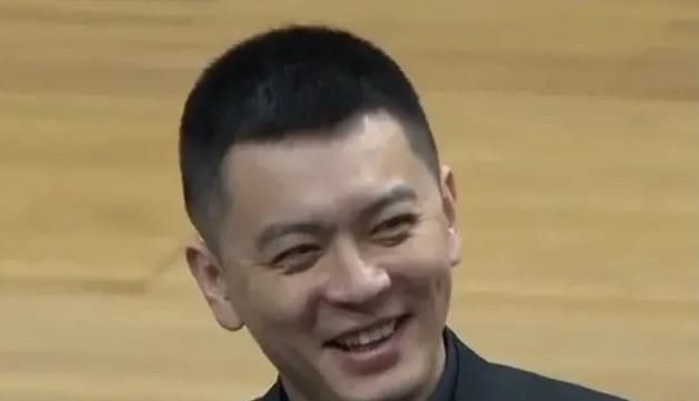 随后远藤航的远射打偏了第18分钟，迪亚斯破门，但努涅斯此前越位，进球无效第29分钟，范迪克头球顶在乔林顿手臂上，裁判没有判罚第36分钟，努涅斯的单刀机会！